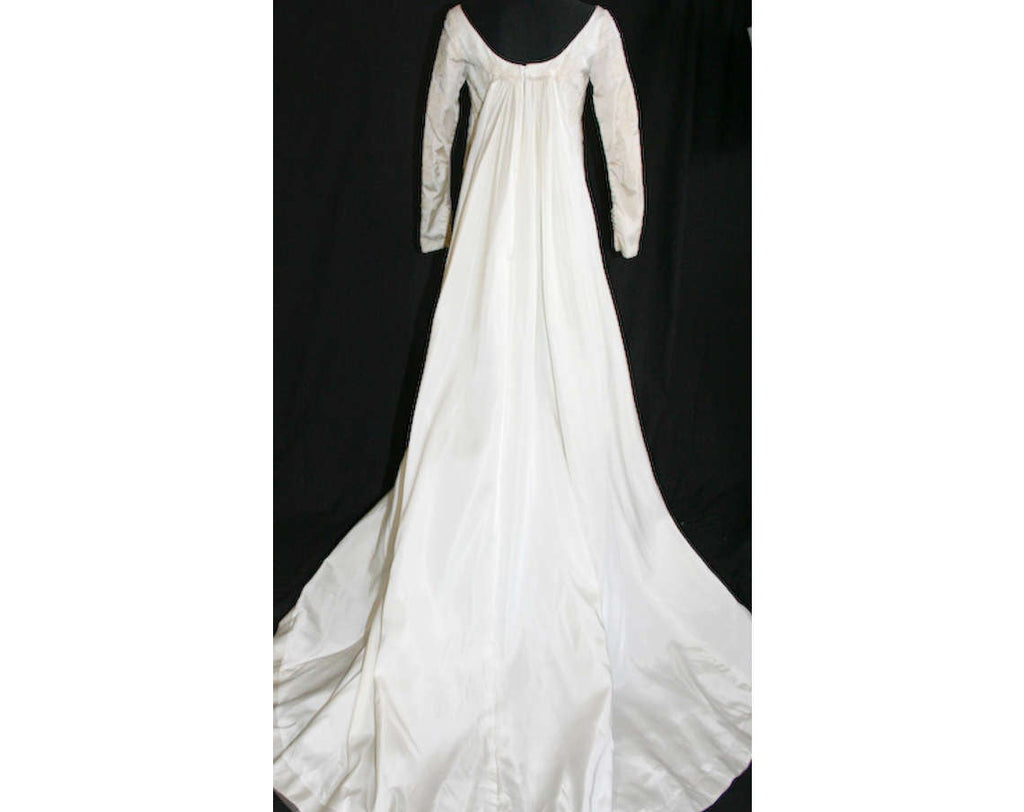 Size 6 Bridal Gown - Classic 1950s Wedding Dress with Lace Bodice 