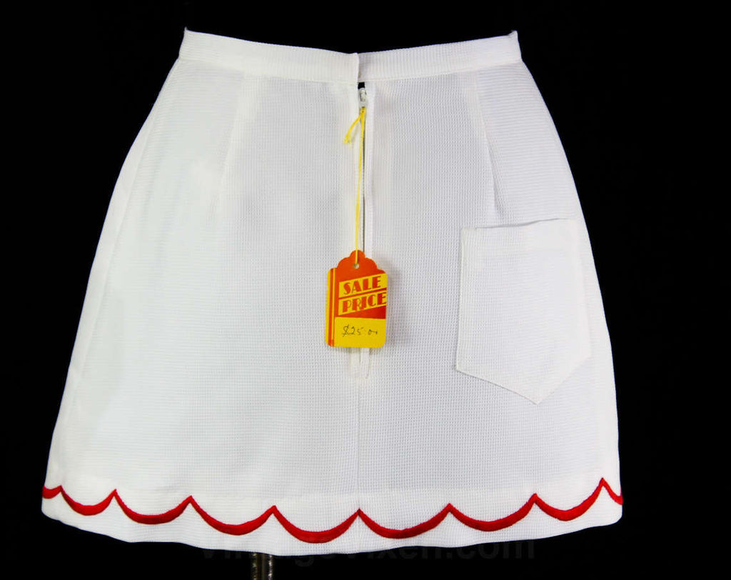 Size 4 Mini Skirt - 1960s White Pique Sport Skirt - Red Scalloped