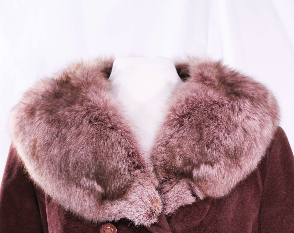 Mink Fur Coat in Brown Color With a Collar 